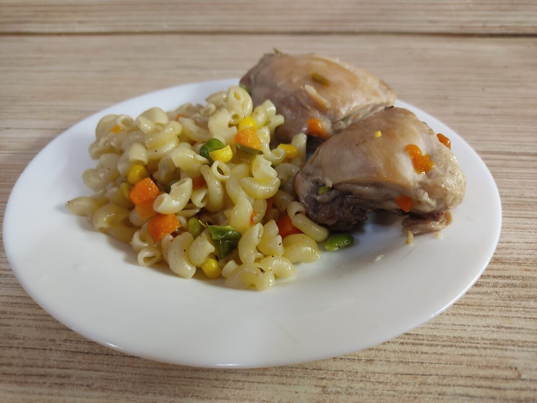 Рецепт курицы с макаронами и овощами в одной кастрюле. Отличный обед за полчаса!