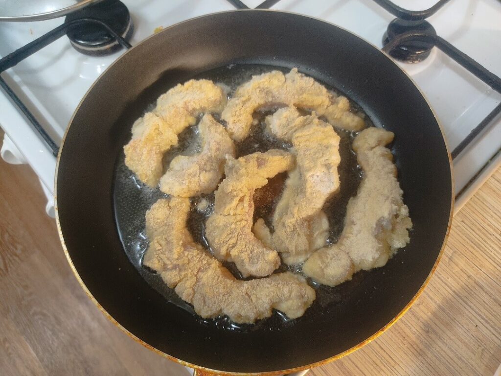филе пангасиуса на сковороде