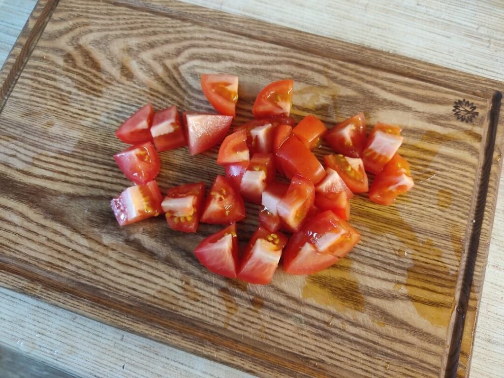 нарезанные помидоры
